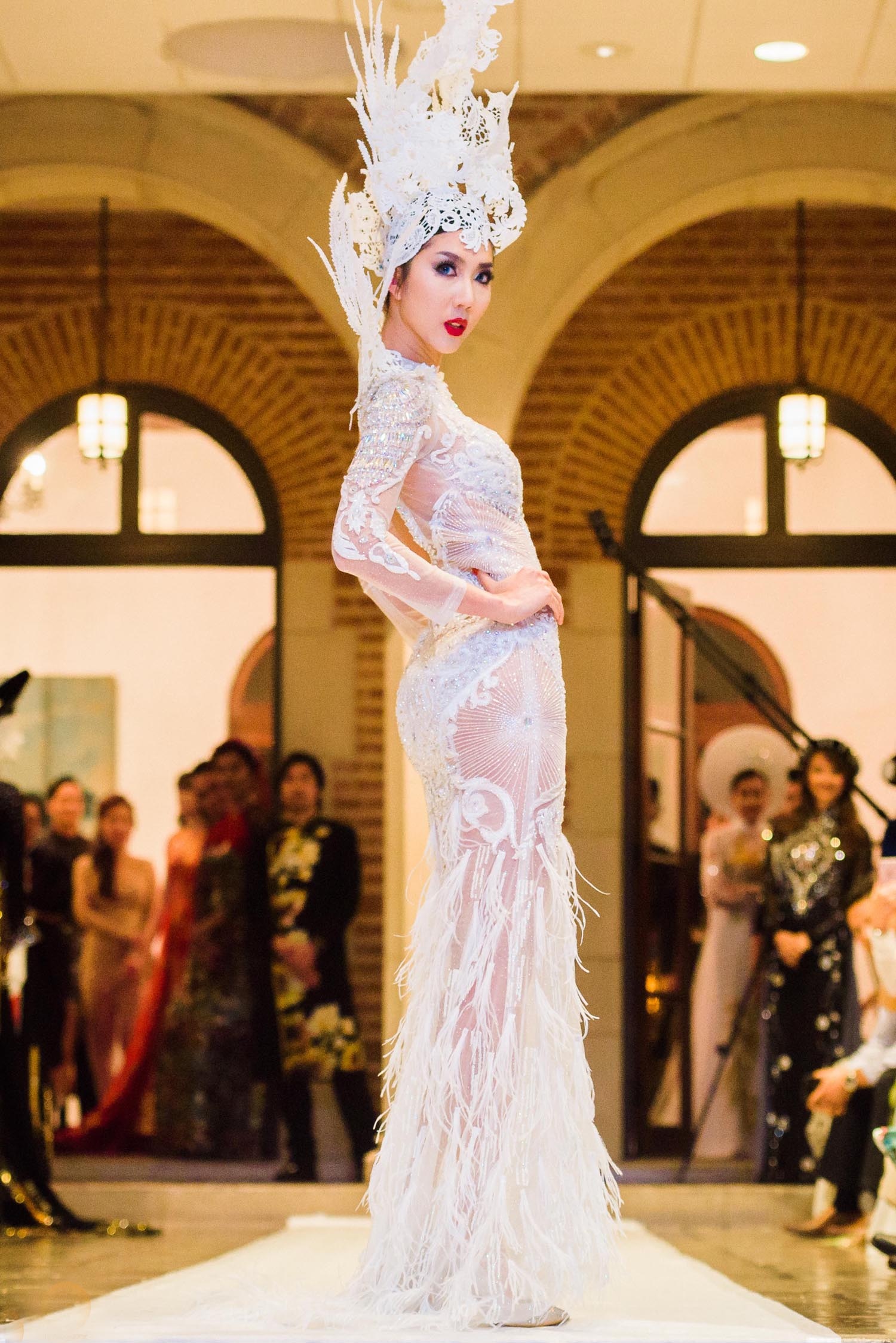 Ngoc Quyen dien vay xuyen thau anh 2