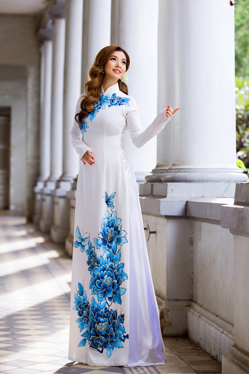 Phạm Thanh Thảo duyên dáng áo dài trắng ảnh 4 Pham Thanh Thao duyen dang ao dai trang anh 4