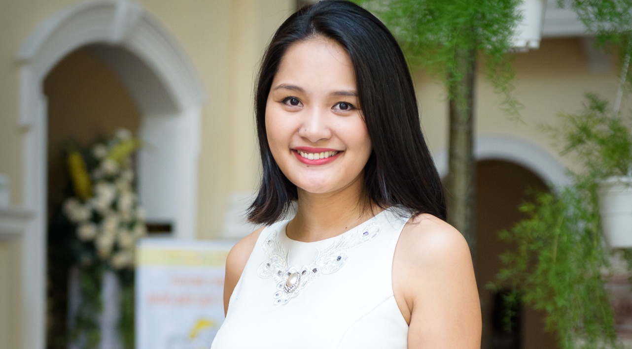 Hoa hau Huong Giang lan dau di su kien sau sinh hinh anh