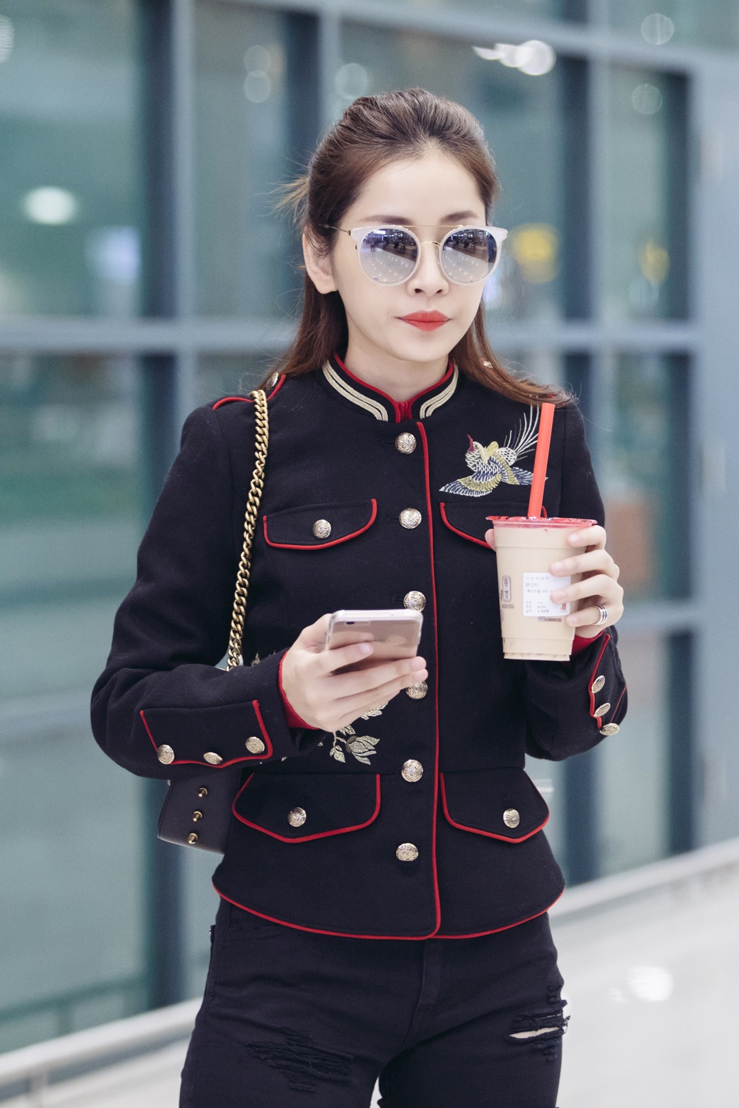 Chi Pu sanh dieu o san bay Han Quoc anh 4