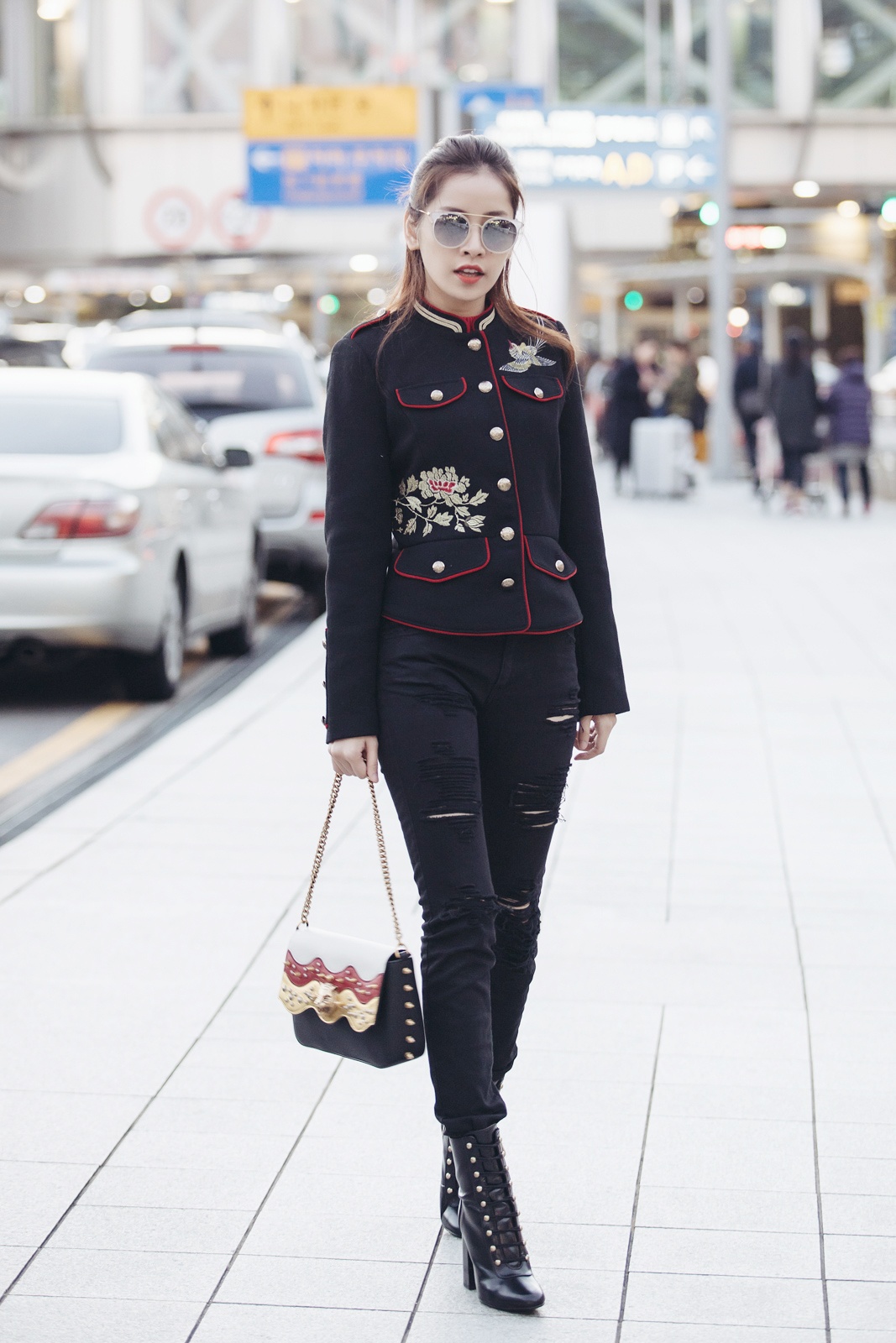 Chi Pu sanh dieu o san bay Han Quoc anh 6