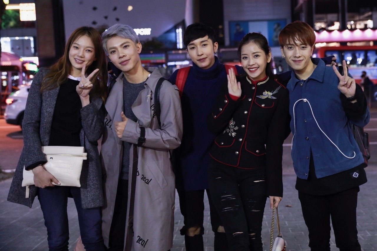 Chi Pu sanh dieu o san bay Han Quoc anh 7