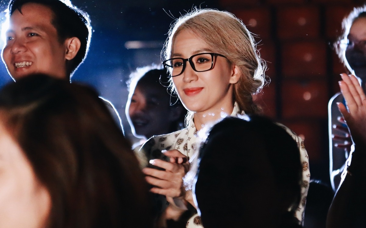 Khanh Thi khoc nuc no trong MV anh 1