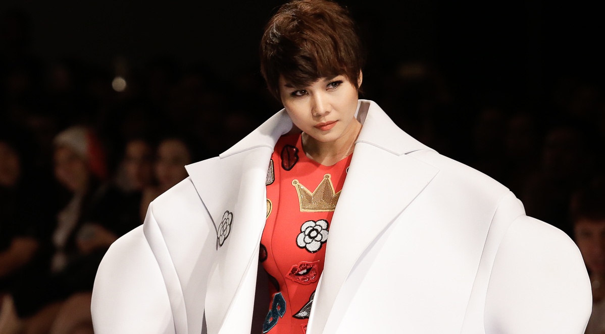 Thanh Hang dien ao voi chu 'Muon lam vedette hay co tai di' hinh anh