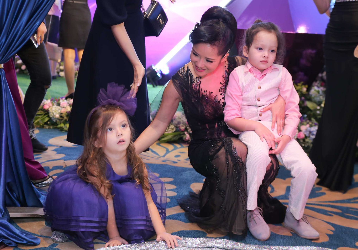 Do My Linh khoe vai tran quyen ru o su kien anh 2