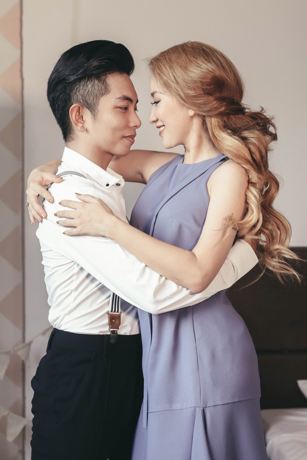 Khanh Thi - Phan Hien hanh phuc khi chup anh gia dinh anh 5