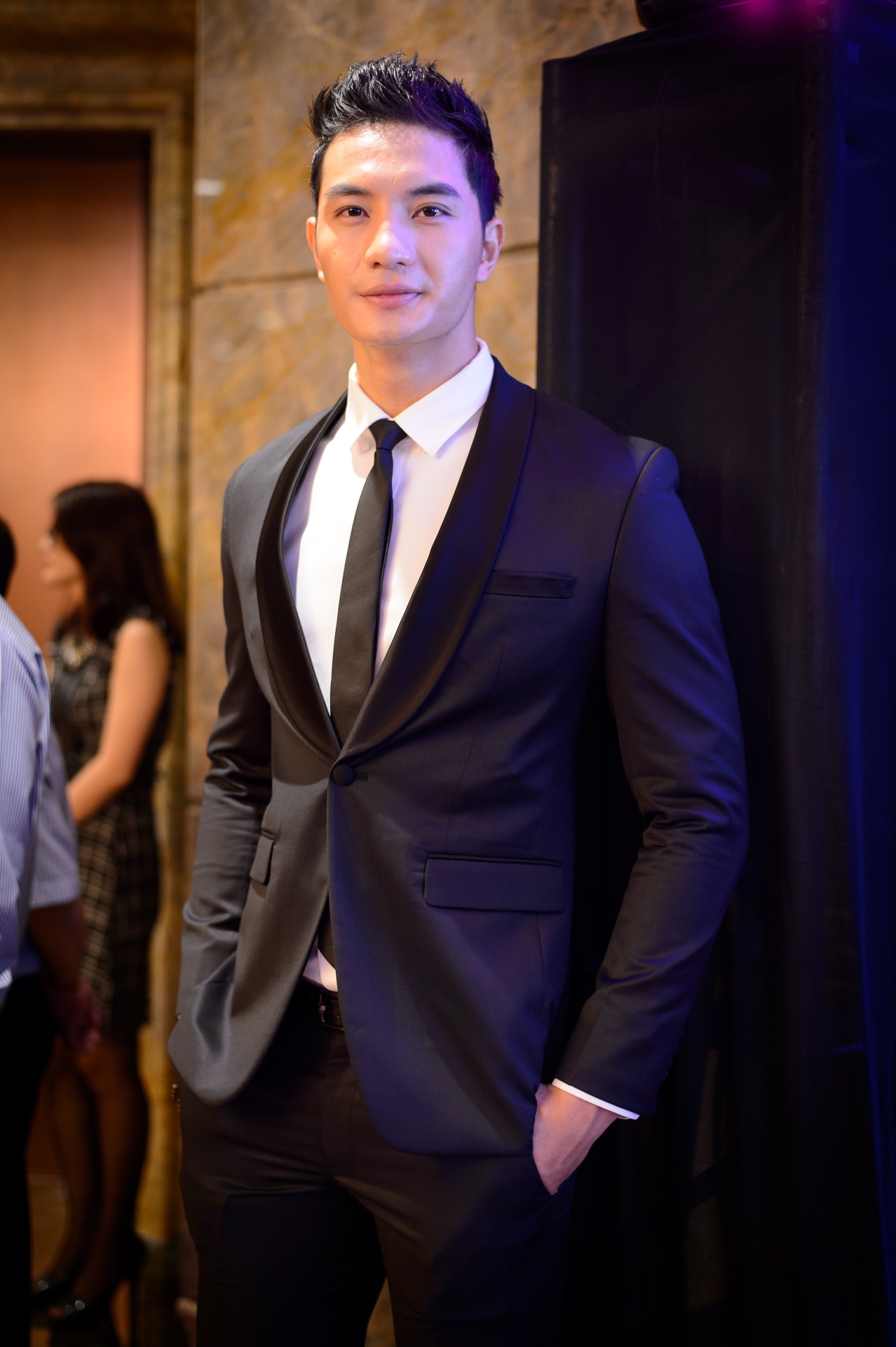 Do My Linh khoe vai tran quyen ru o su kien anh 9