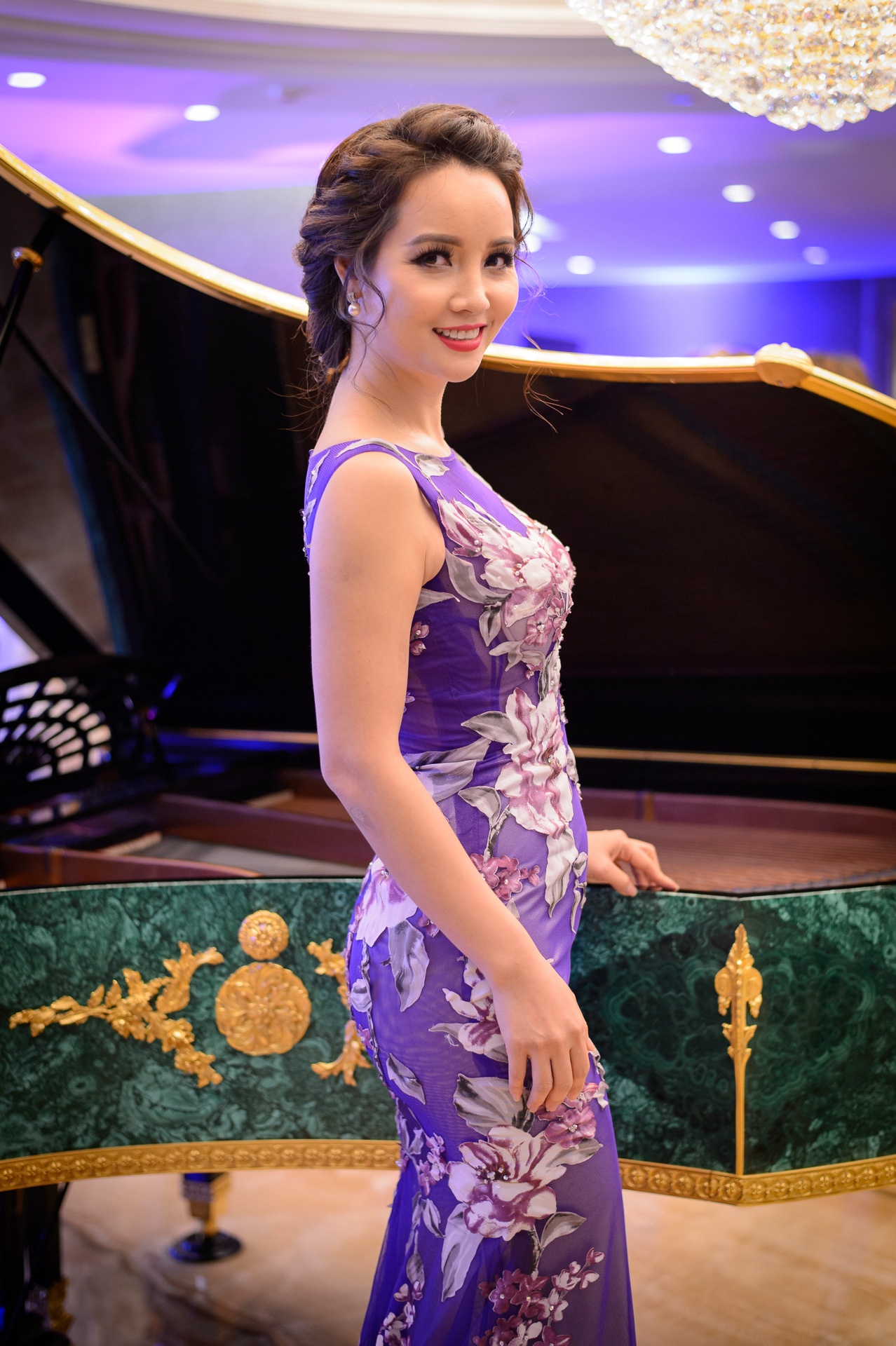 Do My Linh khoe vai tran quyen ru o su kien anh 8