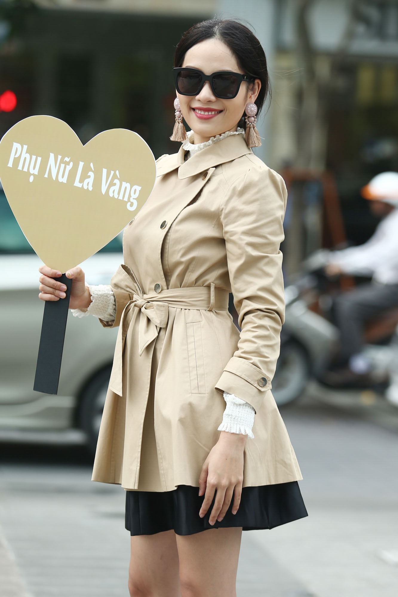 Xuan Lan va dan mau sanh dieu tren duong pho Nguyen Hue anh 6