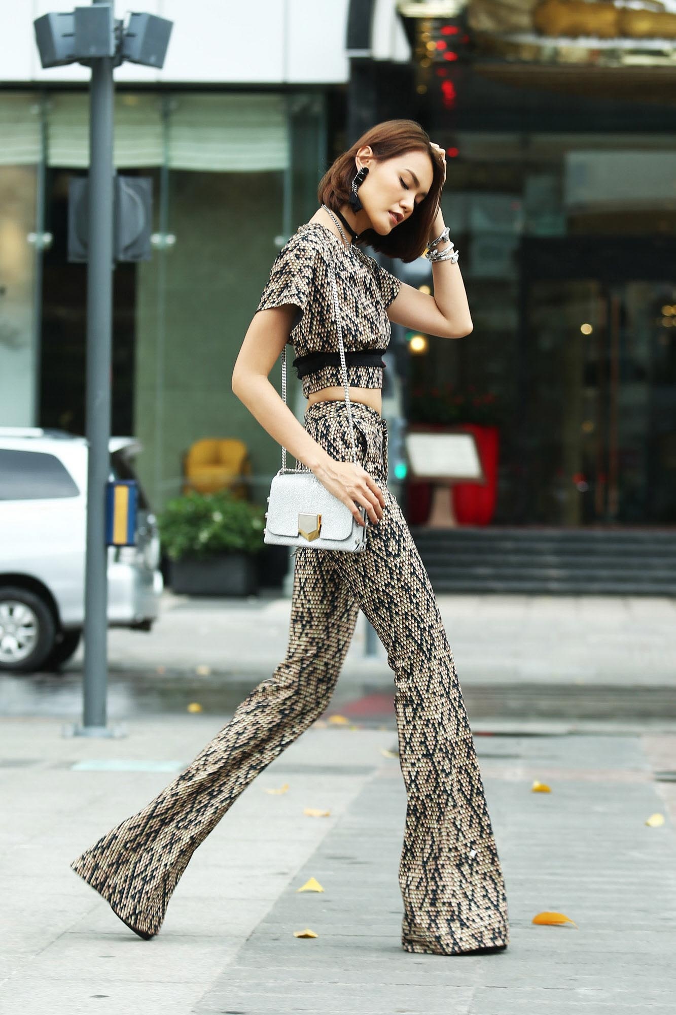 Xuan Lan va dan mau sanh dieu tren duong pho Nguyen Hue anh 9