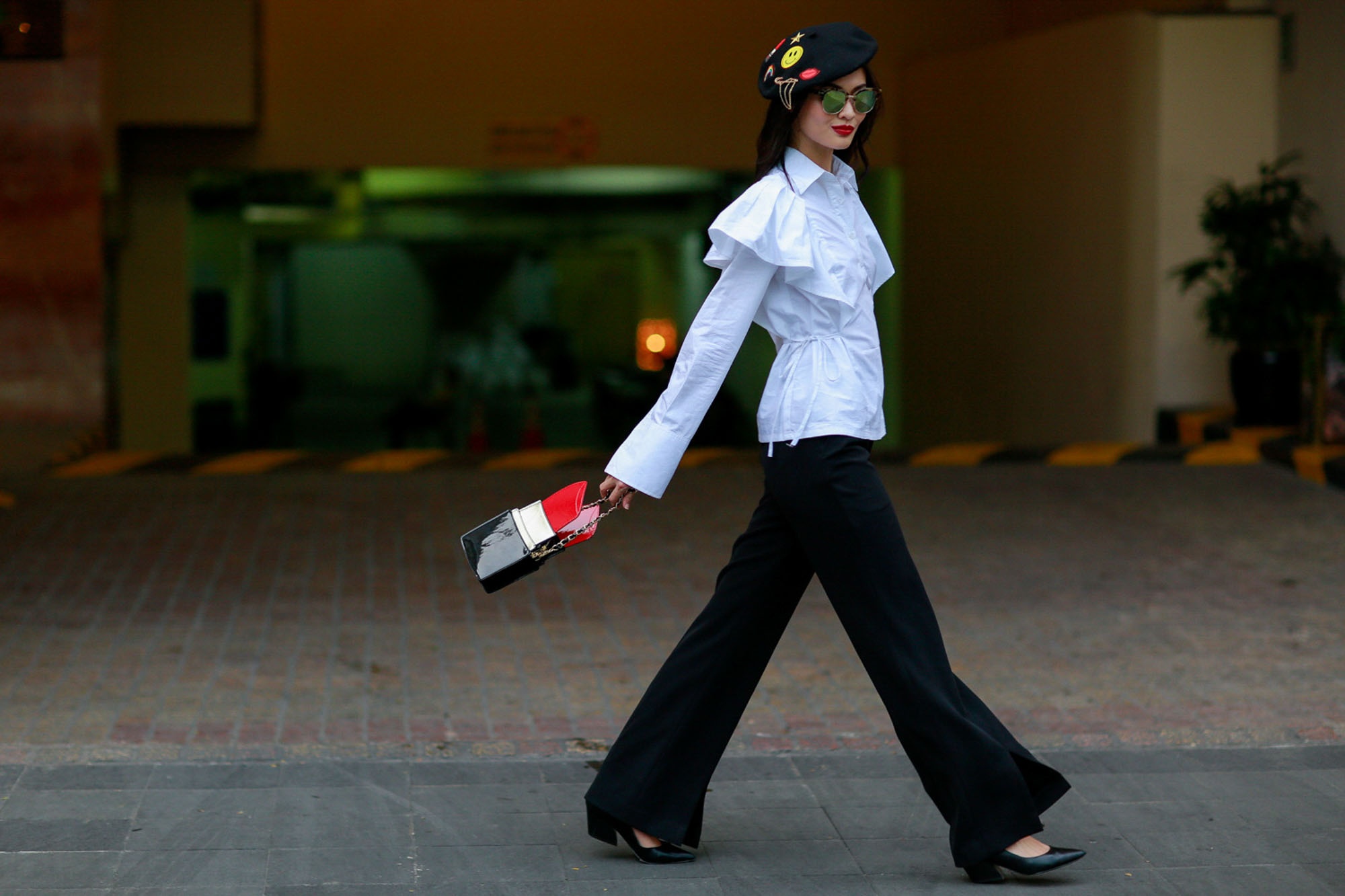 Xuan Lan va dan mau sanh dieu tren duong pho Nguyen Hue anh 10