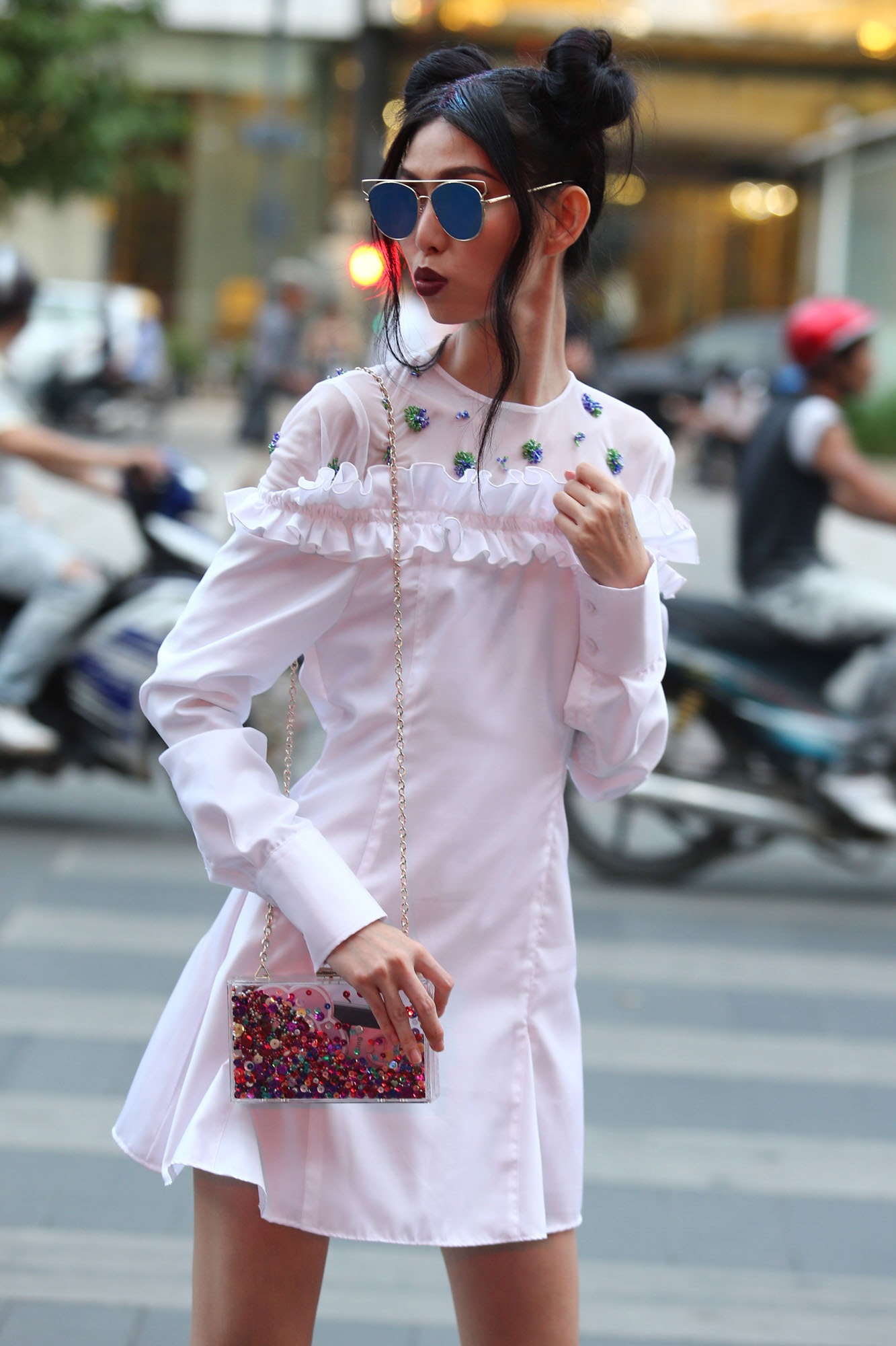 Xuan Lan va dan mau sanh dieu tren duong pho Nguyen Hue anh 11