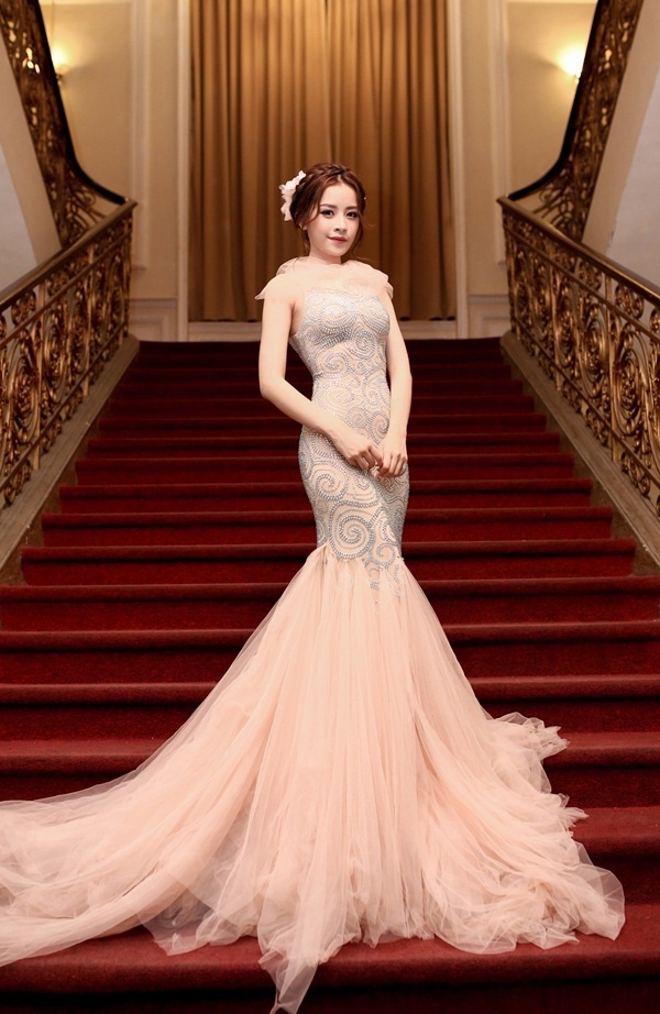 Chi Pu bien hoa da phong cach voi thoi trang su kien anh 3