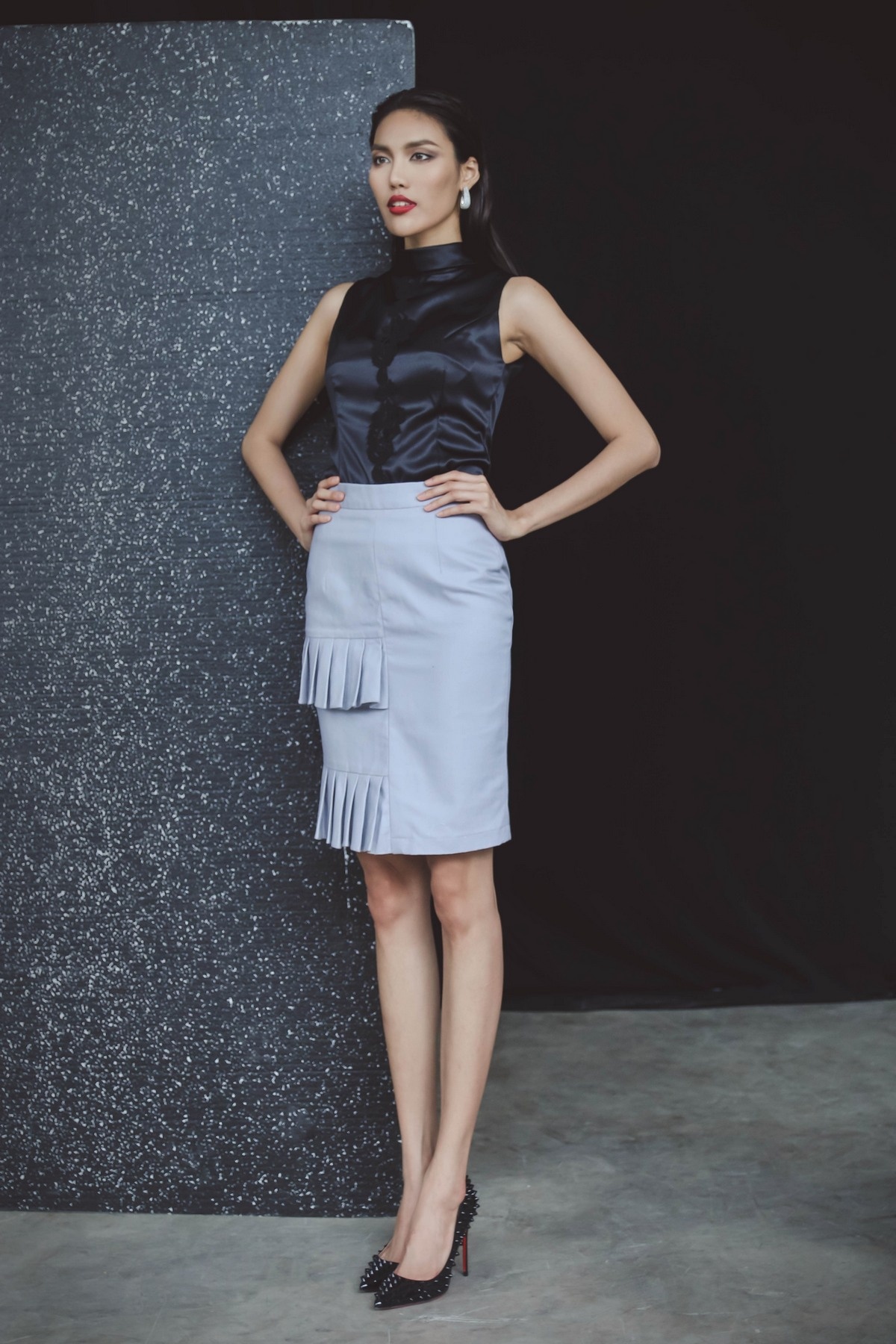 Lan Khuê diện vest không nội y ảnh 5 Lan Khue dien vest khong noi y anh 5
