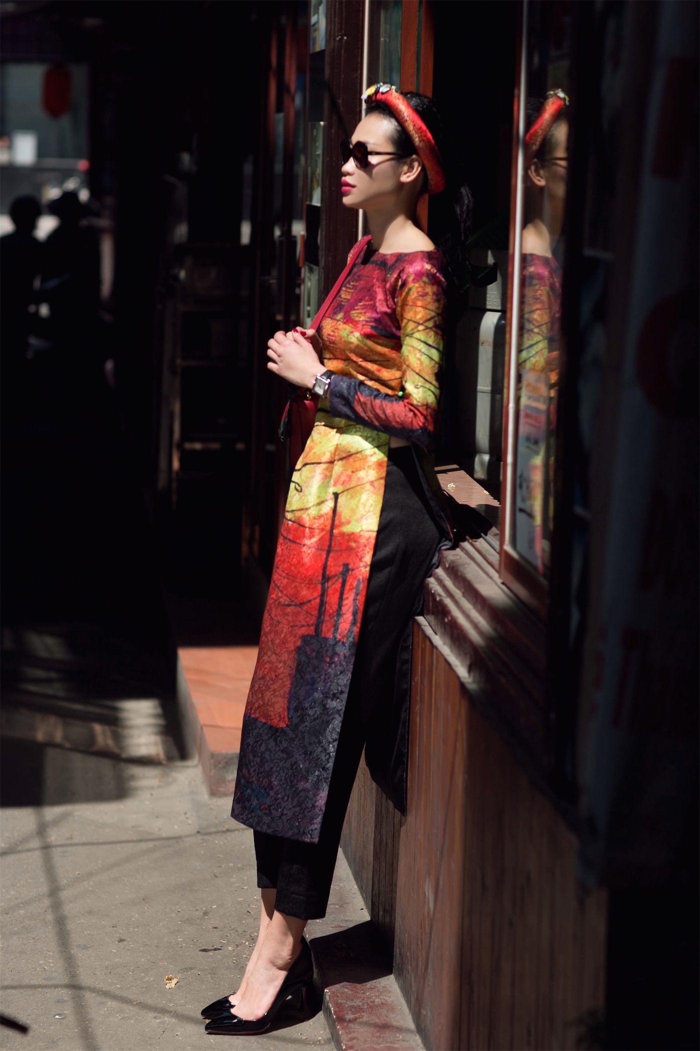 Thanh Truc dien ao dai cach tan xuong pho anh 5