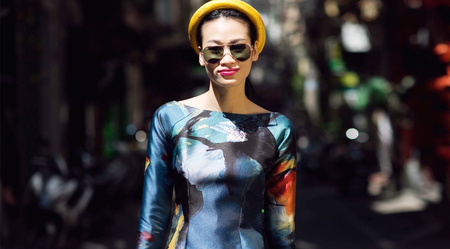 Bien tap vien thoi trang dien ao dai cach tan dao pho hinh anh