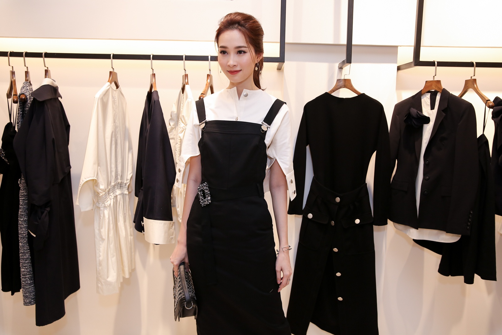 Đặng Thu Thảo rạng rỡ ở sự kiện ảnh 1 Dang Thu Thao rang ro o su kien anh 1