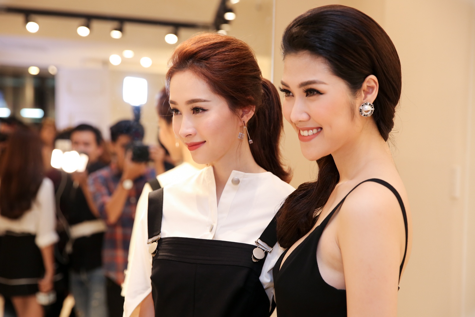 Đặng Thu Thảo rạng rỡ ở sự kiện ảnh 2 Dang Thu Thao rang ro o su kien anh 2