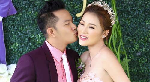 Dien vien Thien Bao hon vo kem 16 tuoi trong le vu quy hinh anh