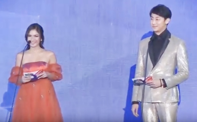 Rocker Nguyen dan chuong trinh tai WebTV Asia Awards hinh anh