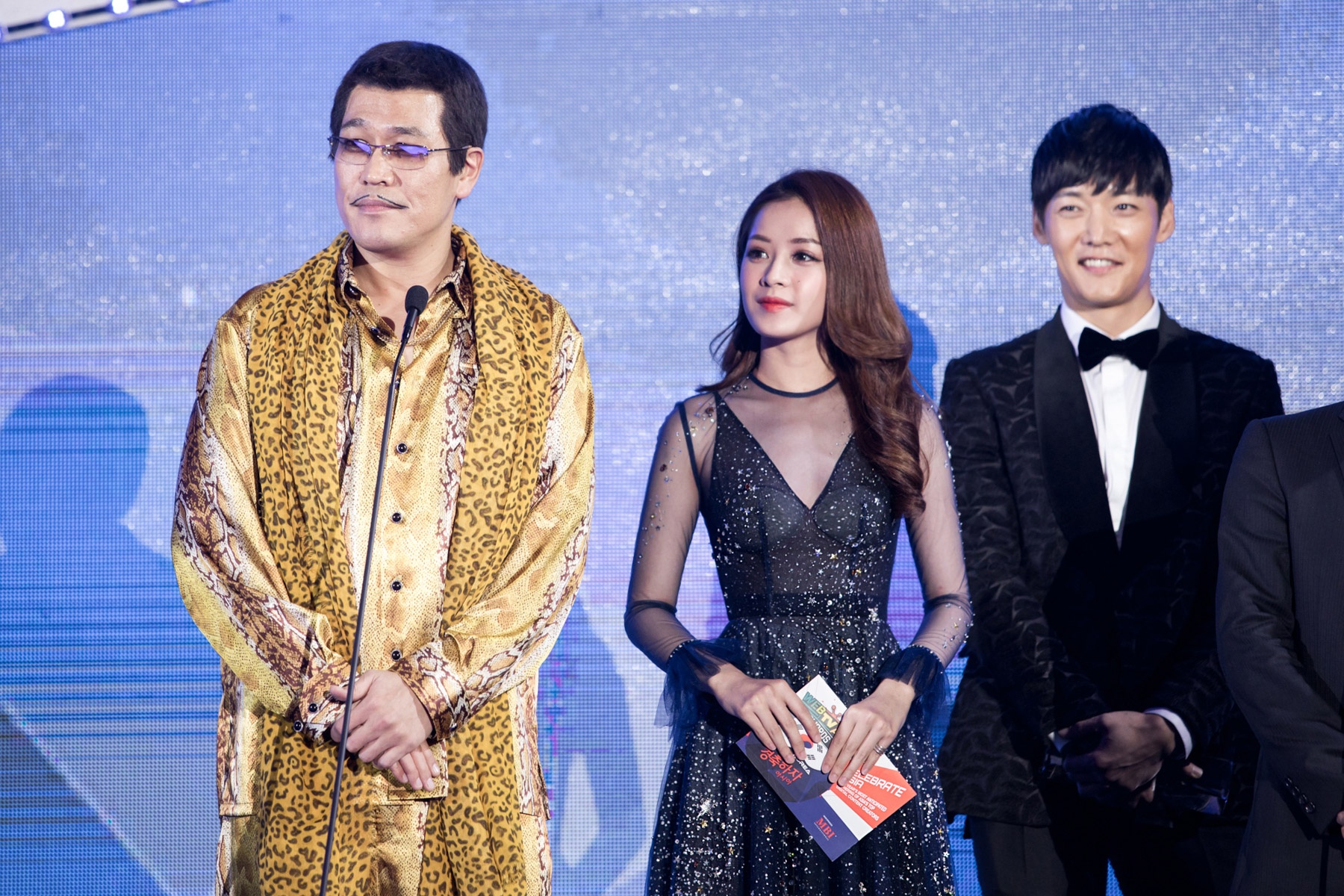 Chi Pu nhan giai thuong o Han Quoc anh 7