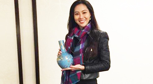 Dieu Ngoc ban dau gia binh gom su Viet o Hoa hau The gioi hinh anh