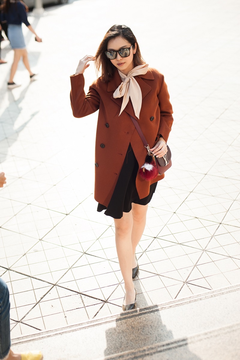 Jennifer Pham dien dam bau dao pho anh 3