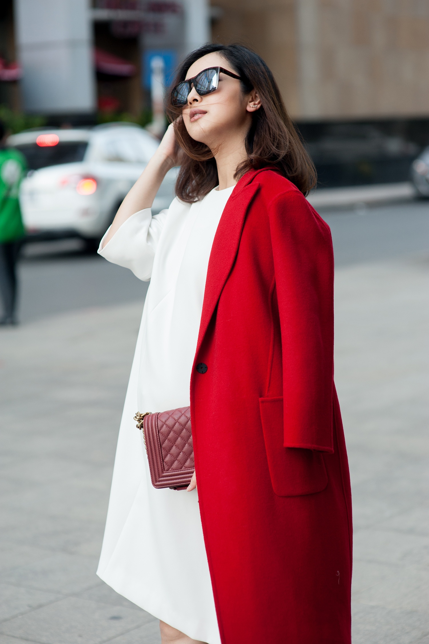 Jennifer Pham dien dam bau dao pho anh 5