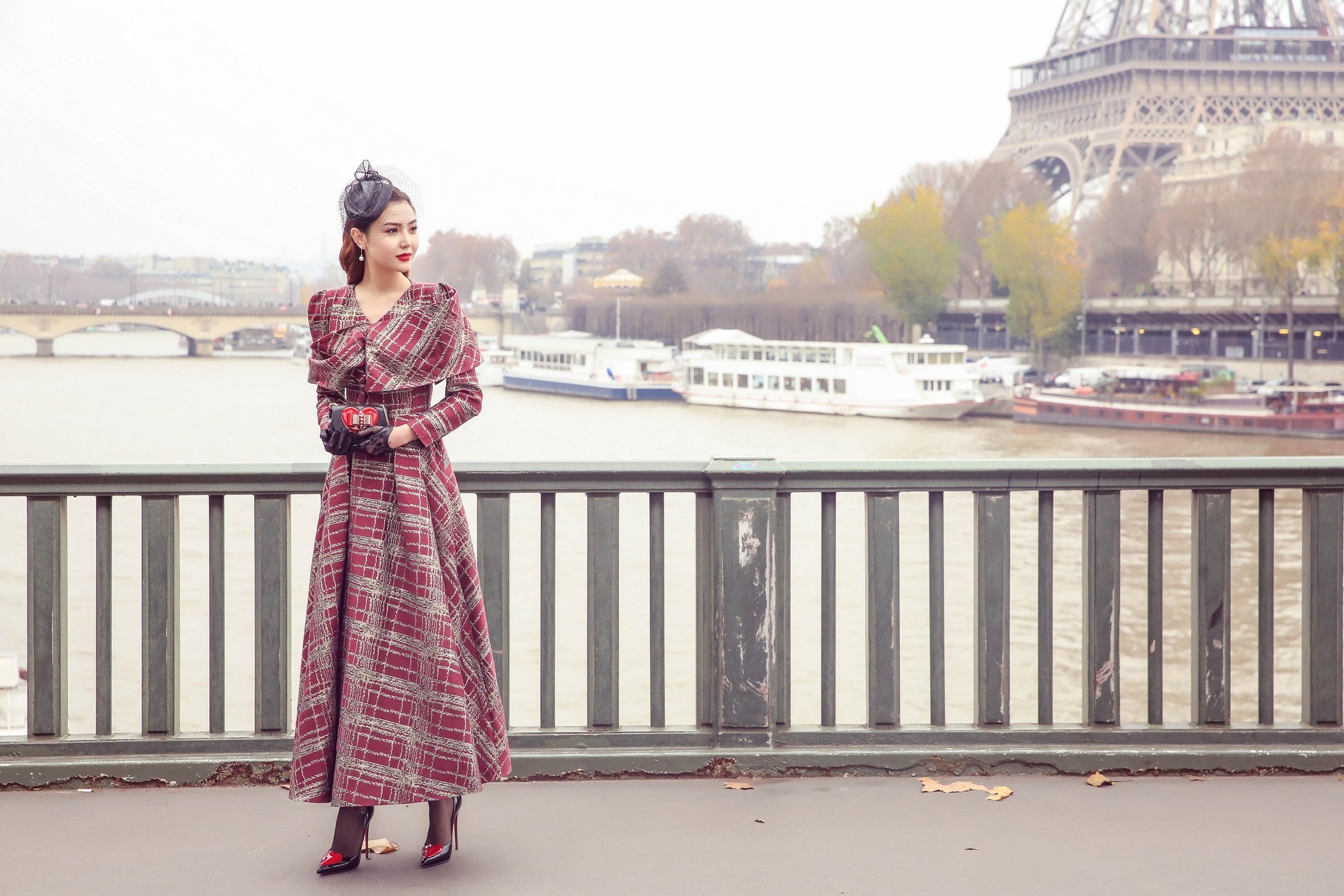 Ngọc Duyên hóa quý cô cổ điển trên đường phố Paris ảnh 4 Ngoc Duyen hoa quy co co dien tren duong pho Paris anh 4