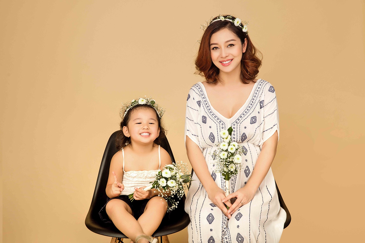 Jennifer Pham chup anh cung con gai anh 1