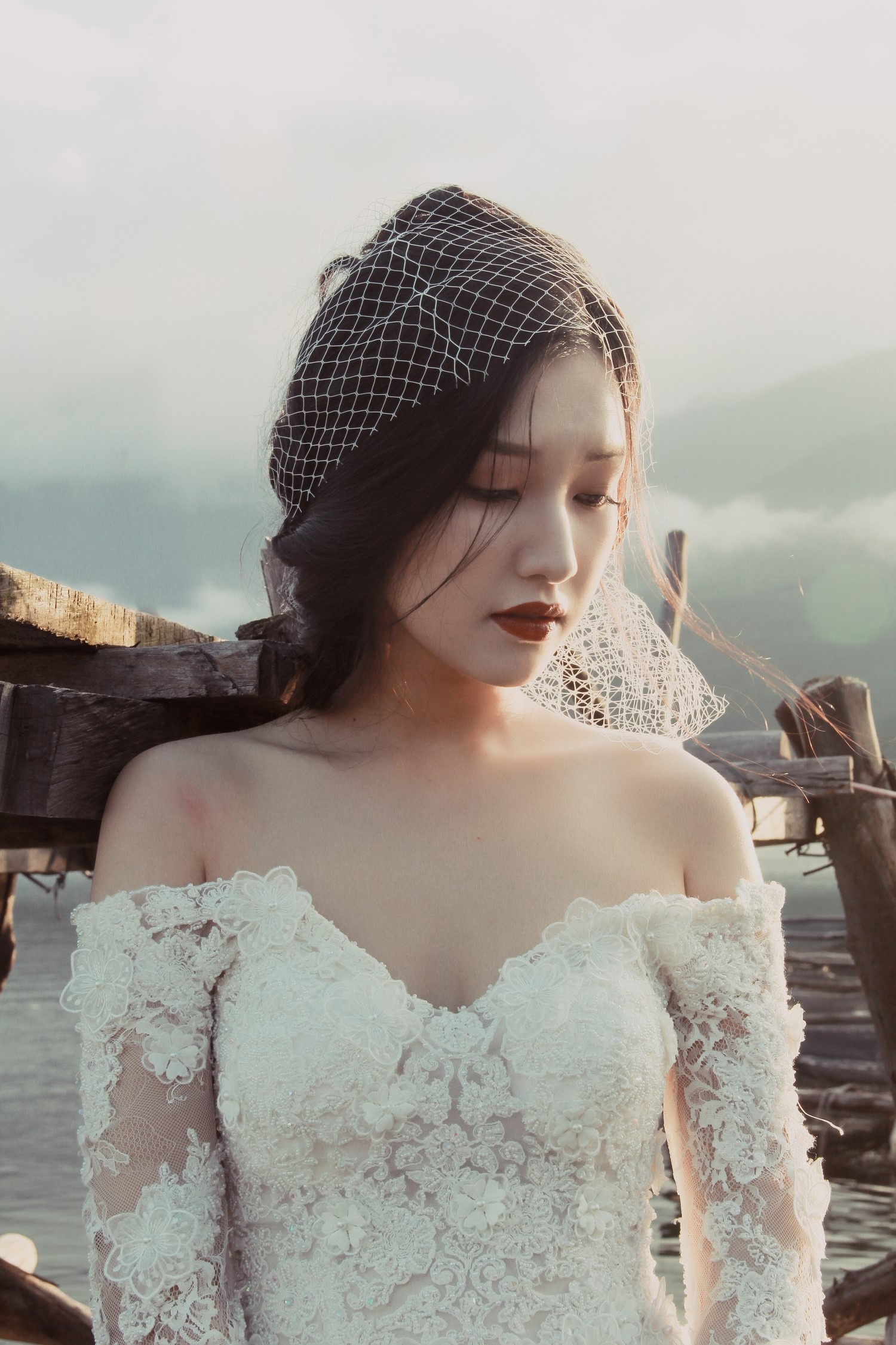 Hoa khoi Hue ma mi trong loat vay cuoi ren luoi anh 6