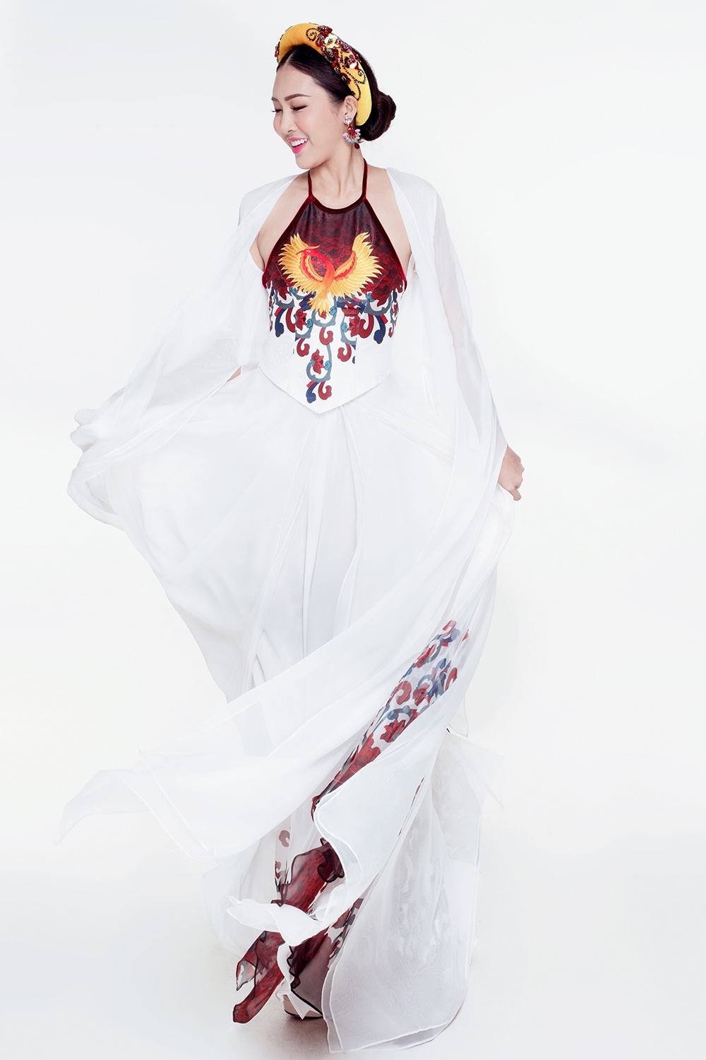 Trang phuc truyen thong cua Dieu Ngoc tai Miss World anh 1