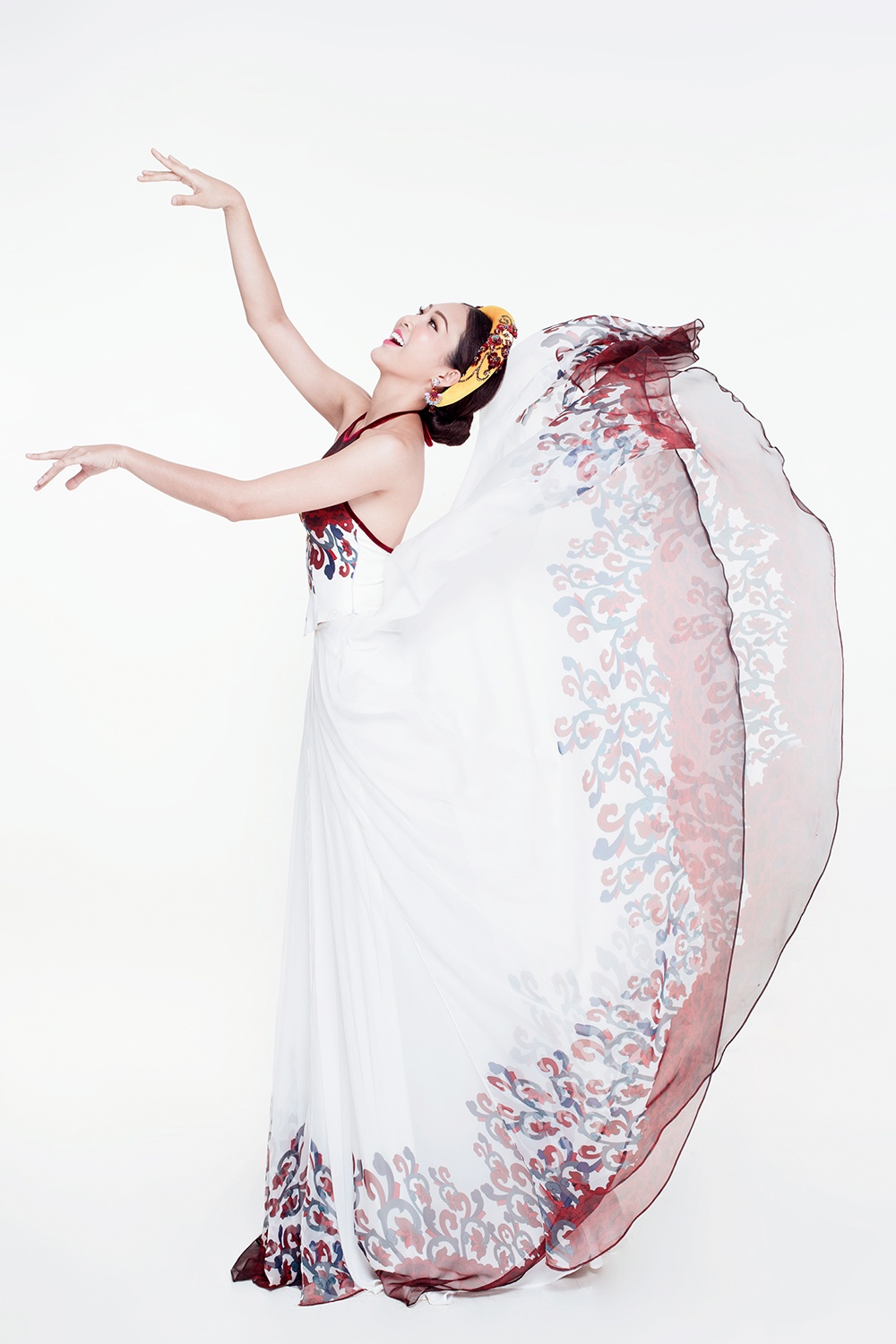 Trang phuc truyen thong cua Dieu Ngoc tai Miss World anh 3