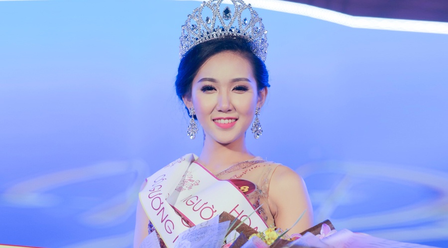 Co gai 19 tuoi dang quang Nguoi dep xu Dua hinh anh