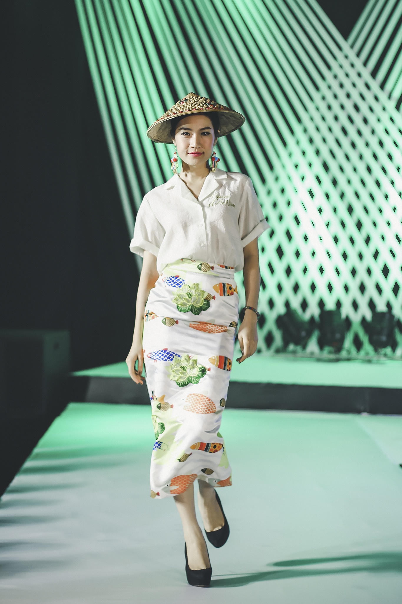 Truc Diem dien ao xe sau di su kien anh 8