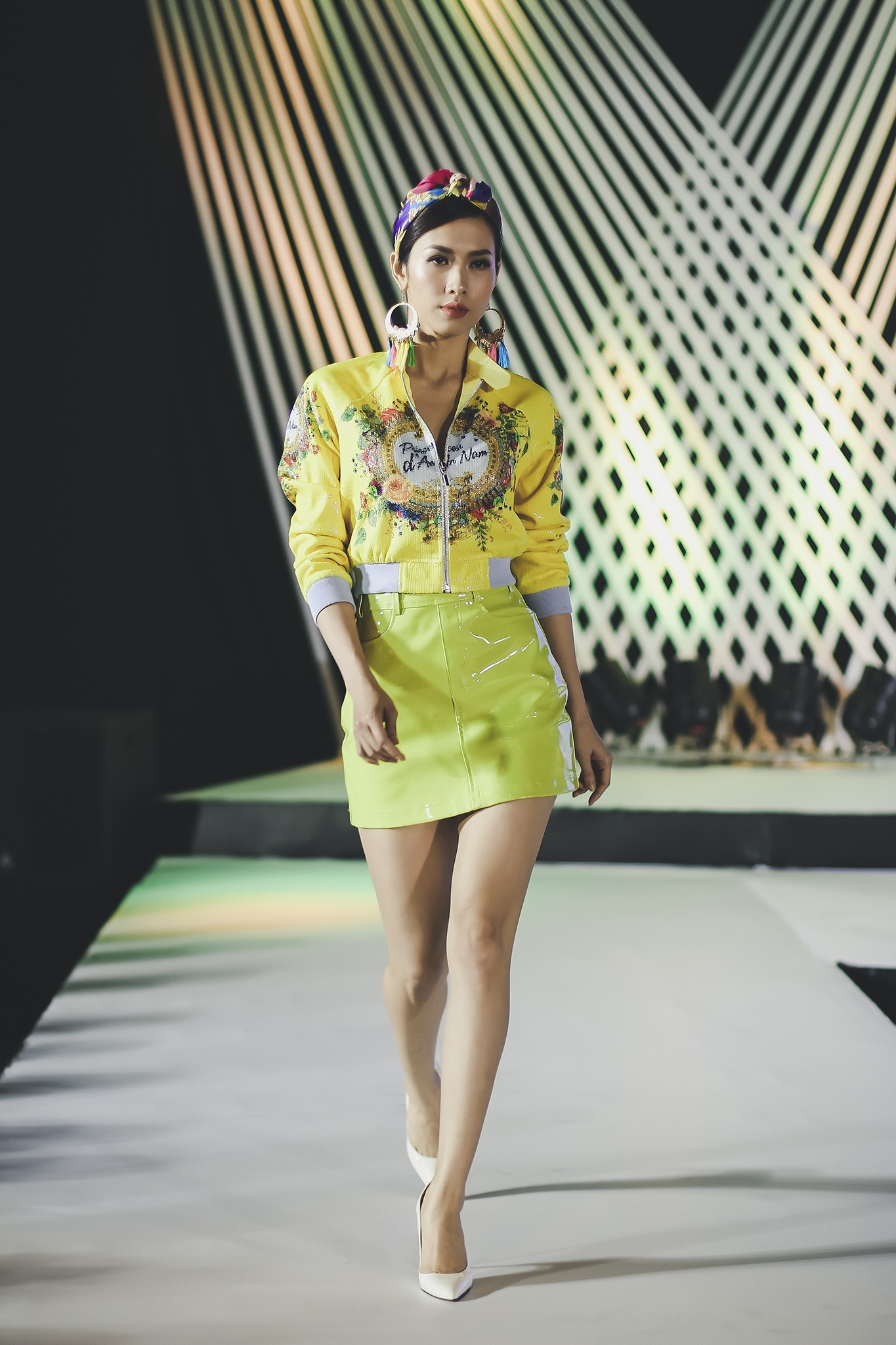 Truc Diem dien ao xe sau di su kien anh 9