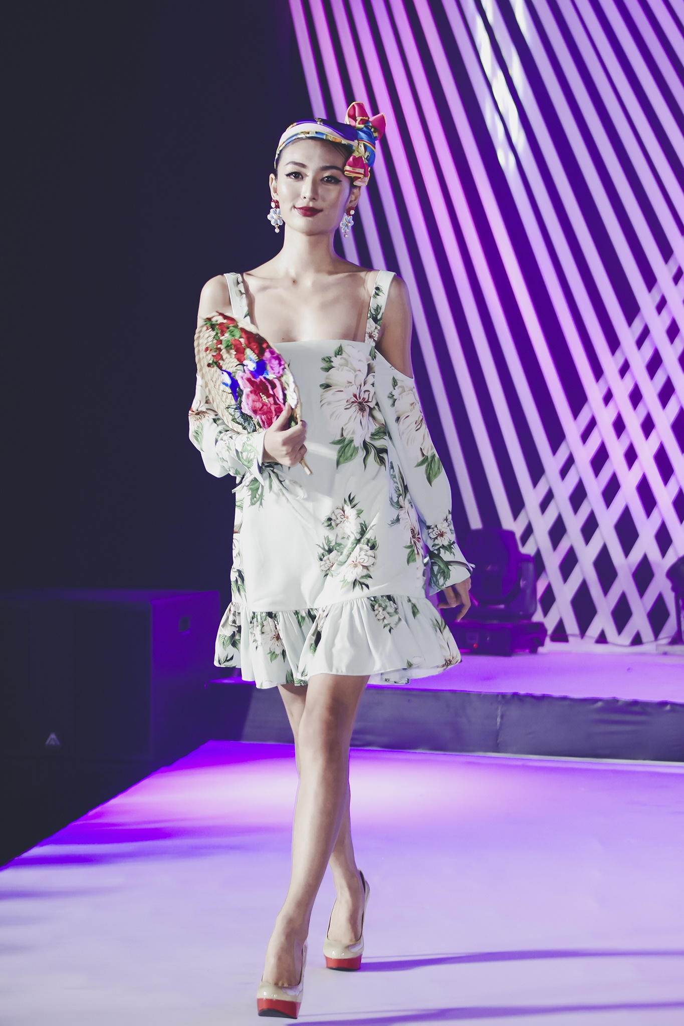 Truc Diem dien ao xe sau di su kien anh 5