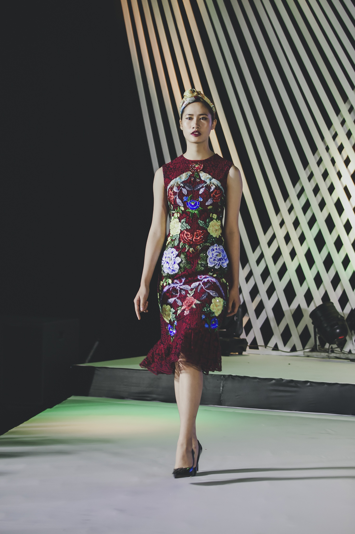 Truc Diem dien ao xe sau di su kien anh 6