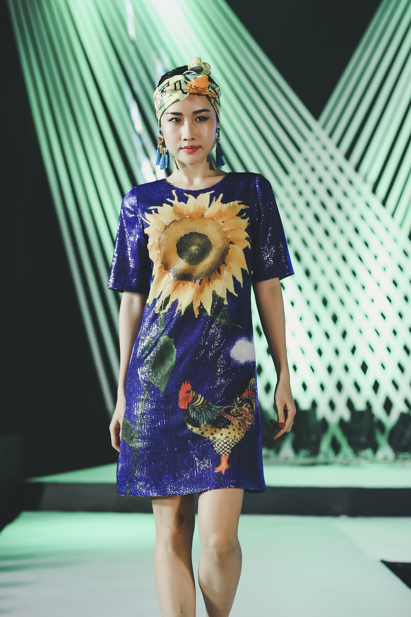 Truc Diem dien ao xe sau di su kien anh 7