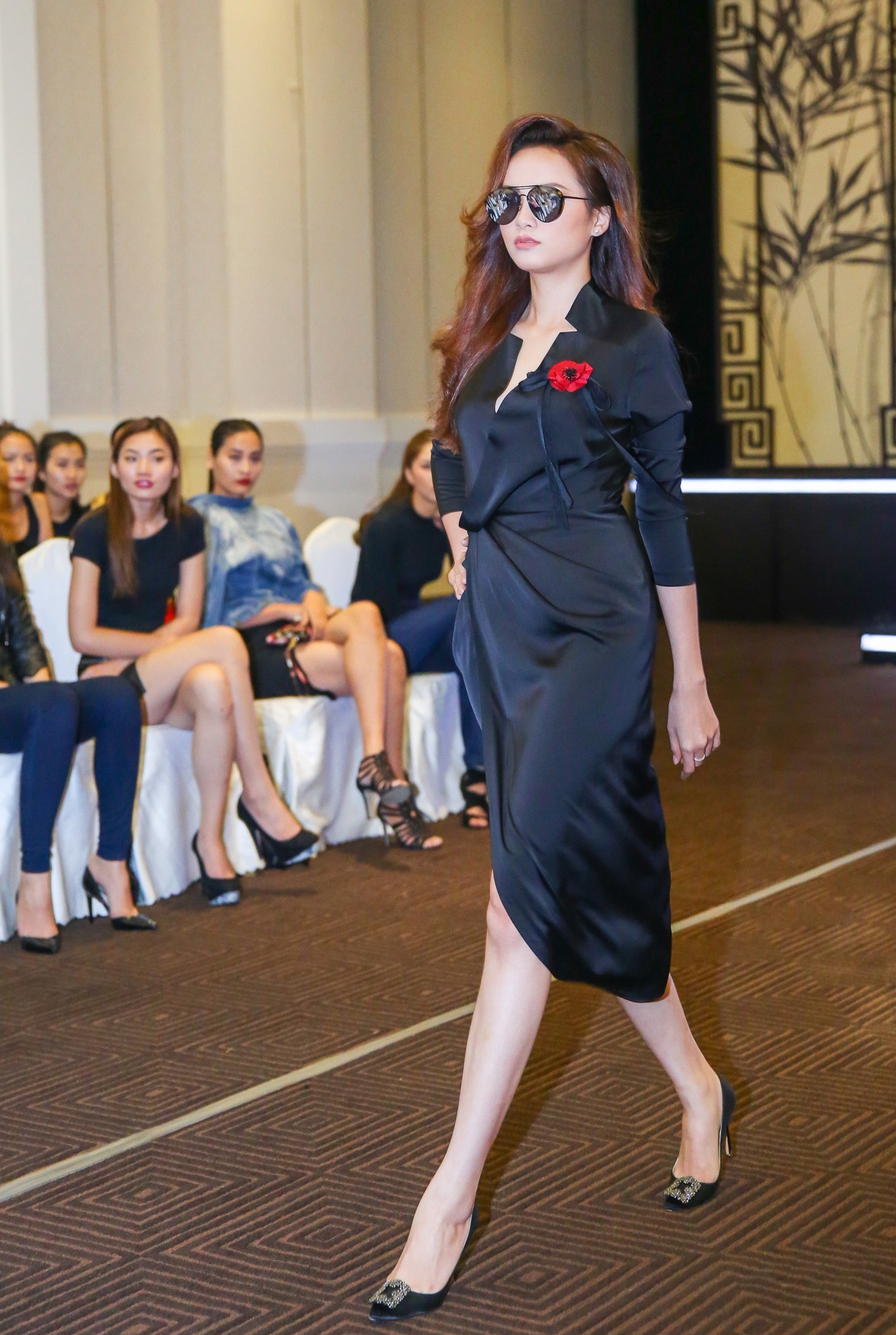 Diem Huong tap catwalk cho dan em anh 3