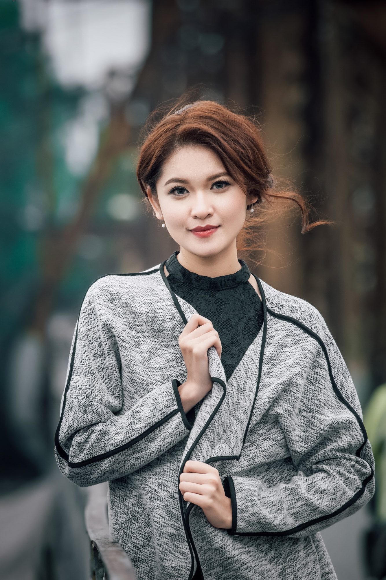 Thuy Dung dien trang phuc thu dong dao pho Ha Noi anh 6