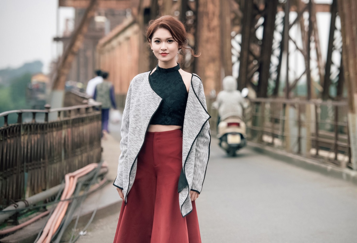 Thuy Dung dien trang phuc thu dong dao pho Ha Noi anh 7