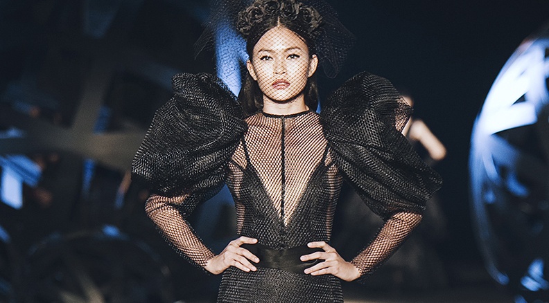 Dan mau huyen bi voi tong den hinh anh