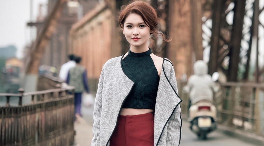 A hau Thuy Dung dien trang phuc thu dong thanh lich hinh anh