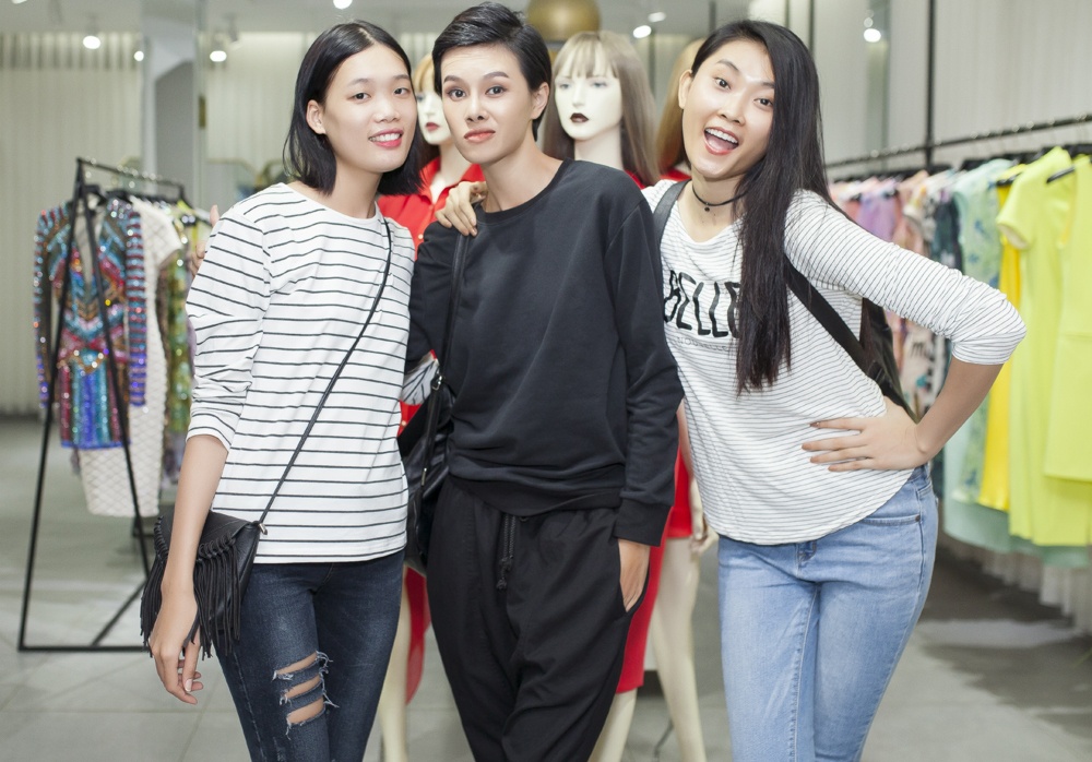 Dan mau mac sanh dieu thu trang phuc Le Thanh Hoa anh 1