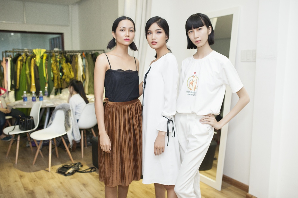 Dan mau mac sanh dieu thu trang phuc Le Thanh Hoa anh 2