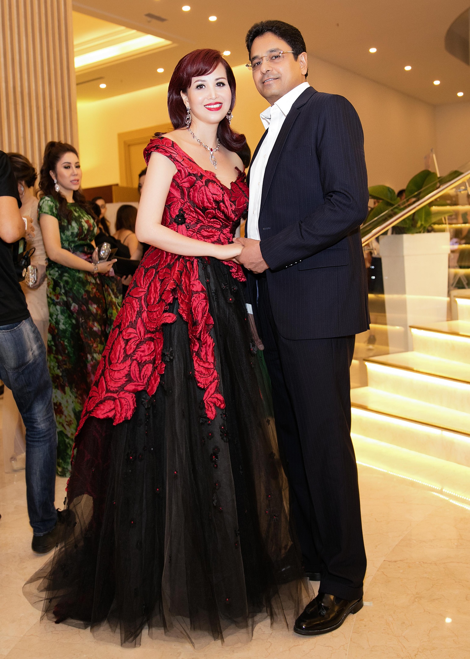 Hoa hau Dieu Hoa dien dam tre vai anh 3