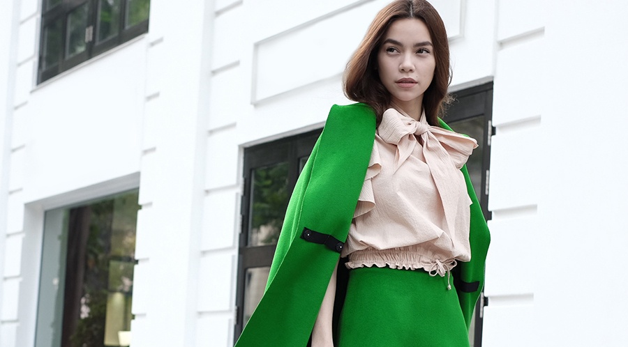 Ho Ngoc Ha dao pho voi ba bo canh thu dong hinh anh