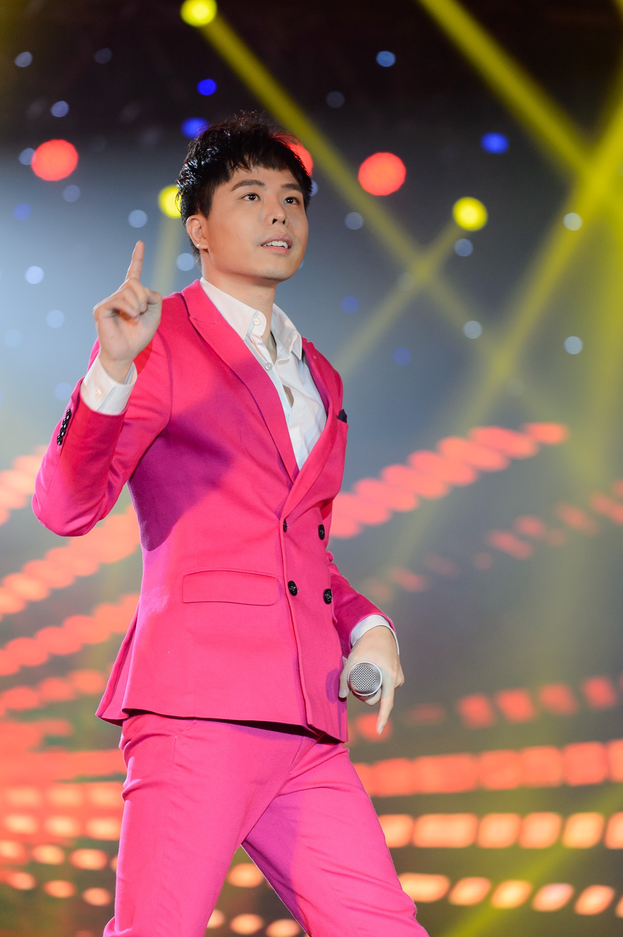 Exid nhay sexy,  khoe chan thon tren san khau Viet anh 11