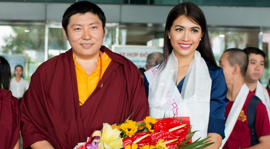 Le Hang duoc Duc Phakchok Rinpoche chuc phuc hinh anh